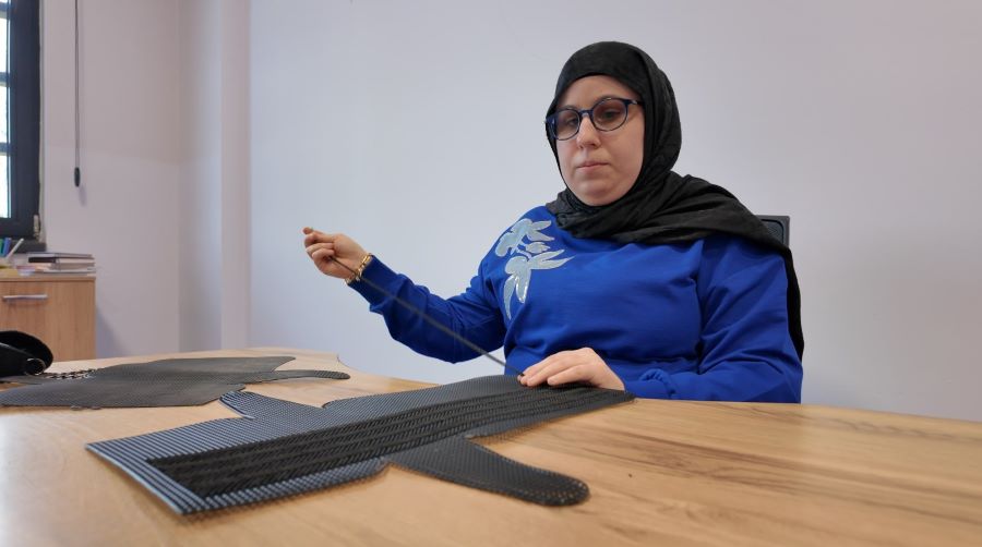 ÖZEL GEREKSİNİMLİ GENÇ, BÜYÜKŞEHİR AİLESİ İLE TÜM ENGELLERİ AŞIYOR