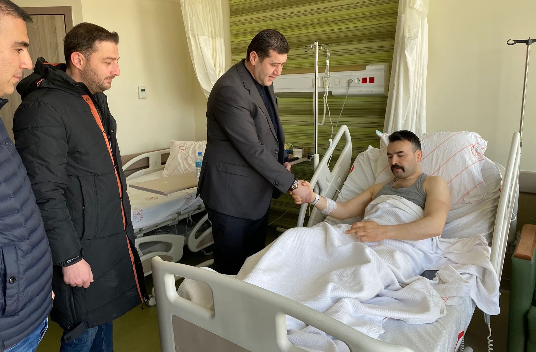 MHP'li Ersoy'dan operasyonda yaralanan özel harekat polisine ziyaret