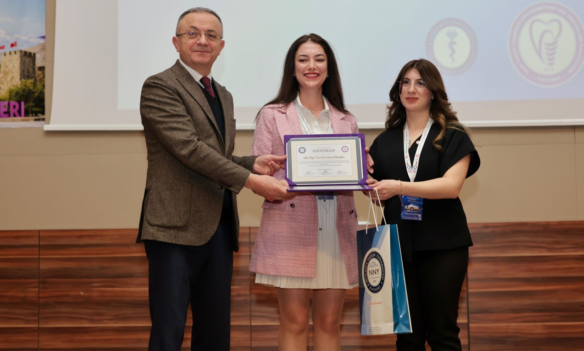 NNYÜ’DE 1. DİŞ HEKİMLİĞİ ÖĞRENCİ KONGRESİ DÜZENLENDİ