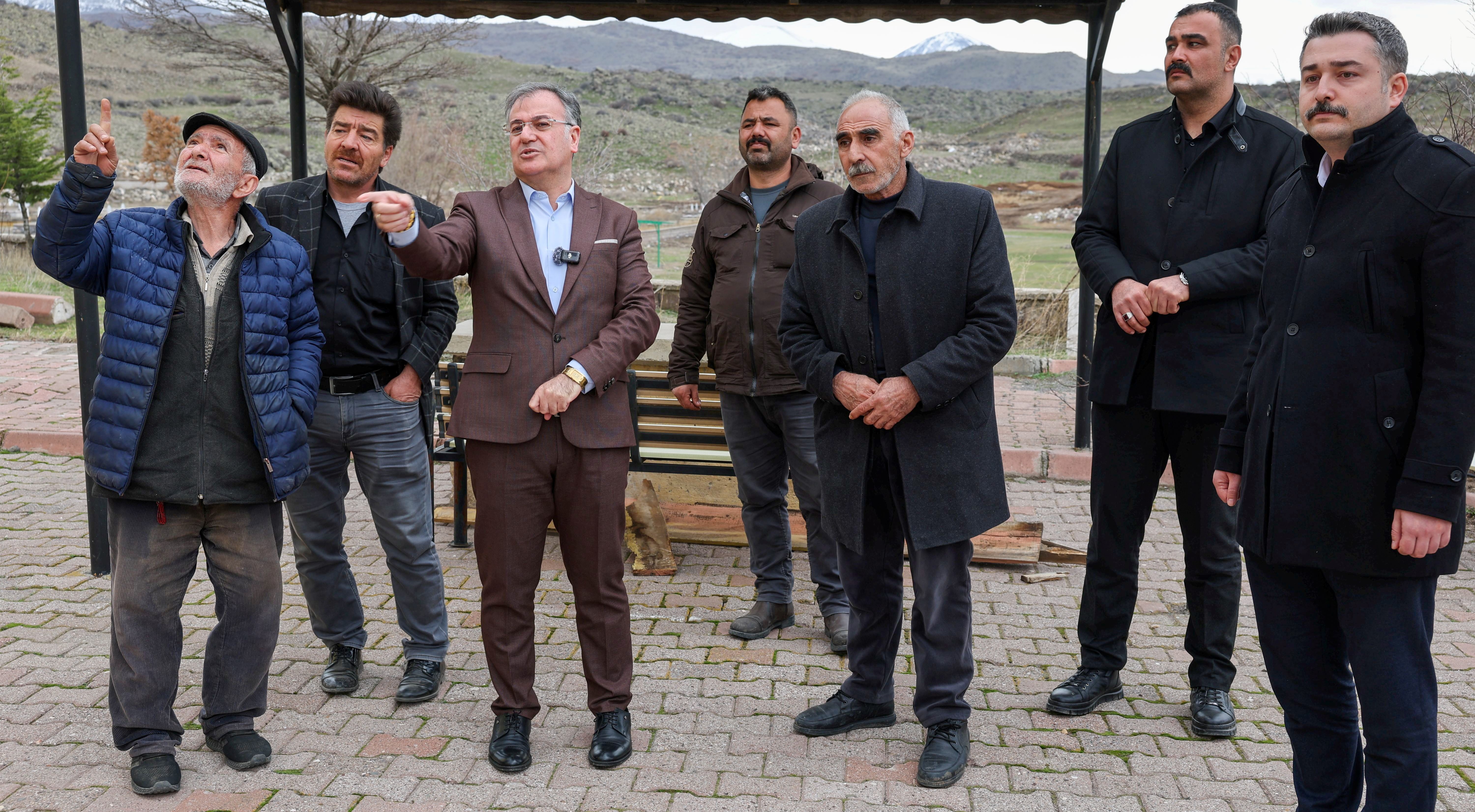 BAŞKAN ÖZDOĞAN'DAN KARPUZSEKİSİ MAHALLESİ'NDE İNCELEME