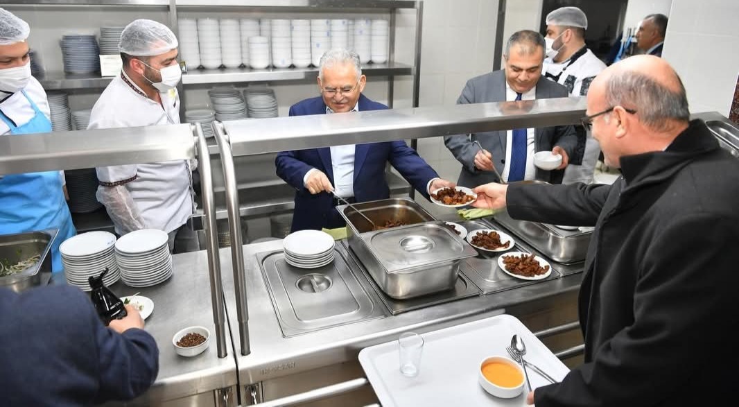 BAŞKAN BÜYÜKKILIÇ’TAN KASKİ PERSONELİNE: “İYİ Kİ VARSINIZ”