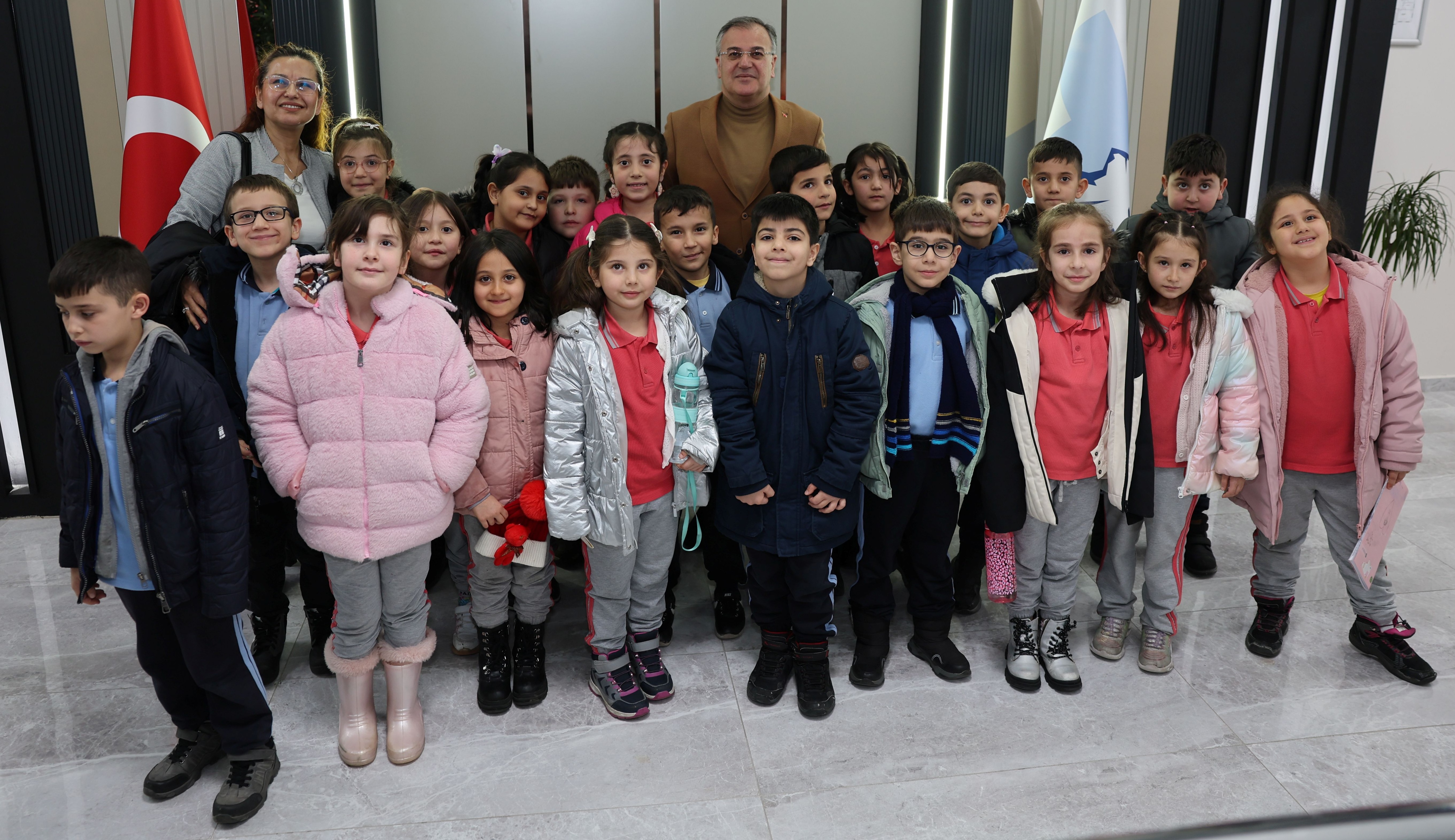 Minik öğrencilerden Başkan Özdoğan'a ziyaret