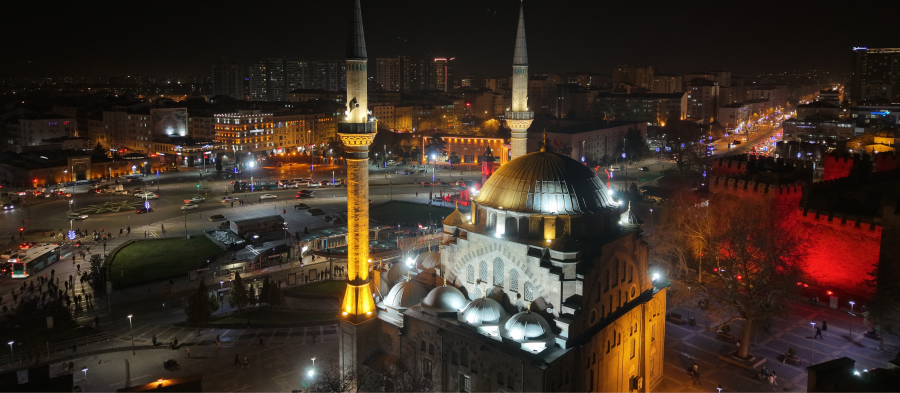 BÜYÜKŞEHİR İLE KAYSERİ, RAMAZAN’I IŞIK VE RENK ŞÖLENİ İLE KARŞILADI