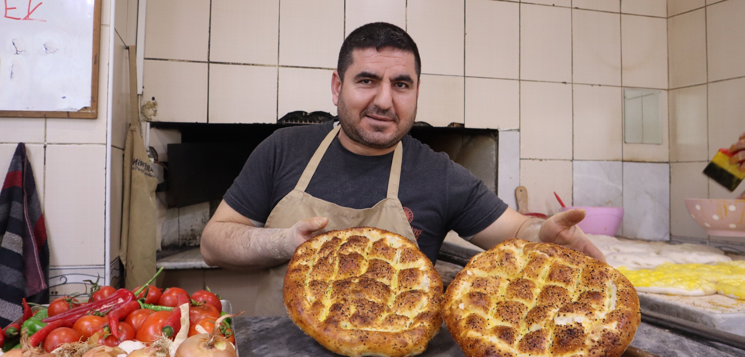 Ramazan'da sıcak fırın başında zorlu mesai