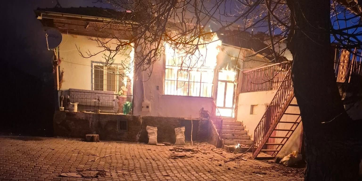 Felahiye'de müstakil evde yangın 