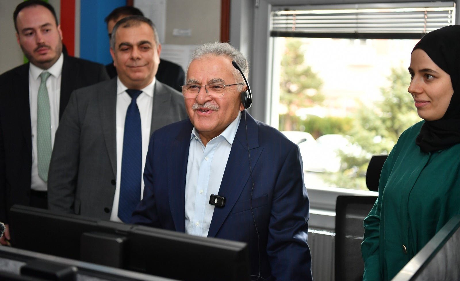 BAŞKAN BÜYÜKKILIÇ, KASKİ’DEKİ 185 ÇAĞRI MERKEZİ’NDE TELEFONLARI CEVAPLADI