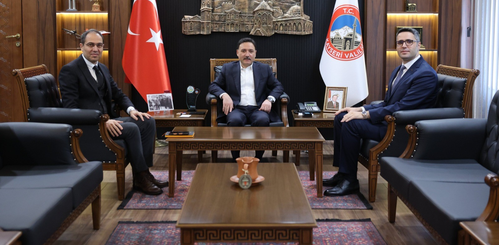 Kayseri Devlet Hastanesi’nin yeni başhekimi Çöl’den Vali Çiçek’e ziyaret