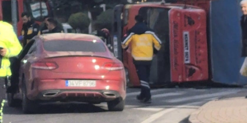 Kamyonet ile otomobil çarpıştı: 1 yaralı