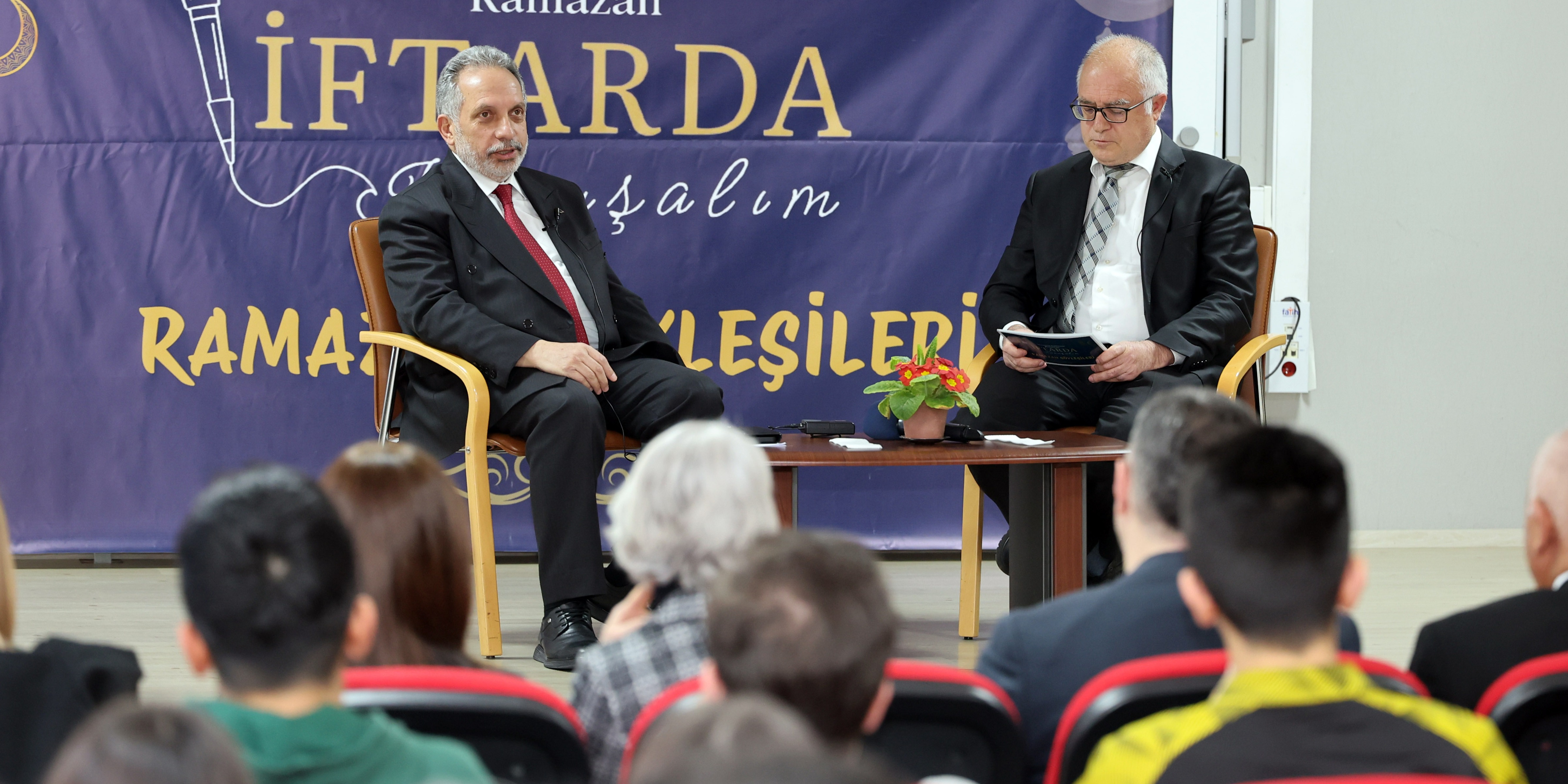 BAŞKAN YALÇIN GENÇLERLE RAMAZAN SÖYLEŞİSİNDE