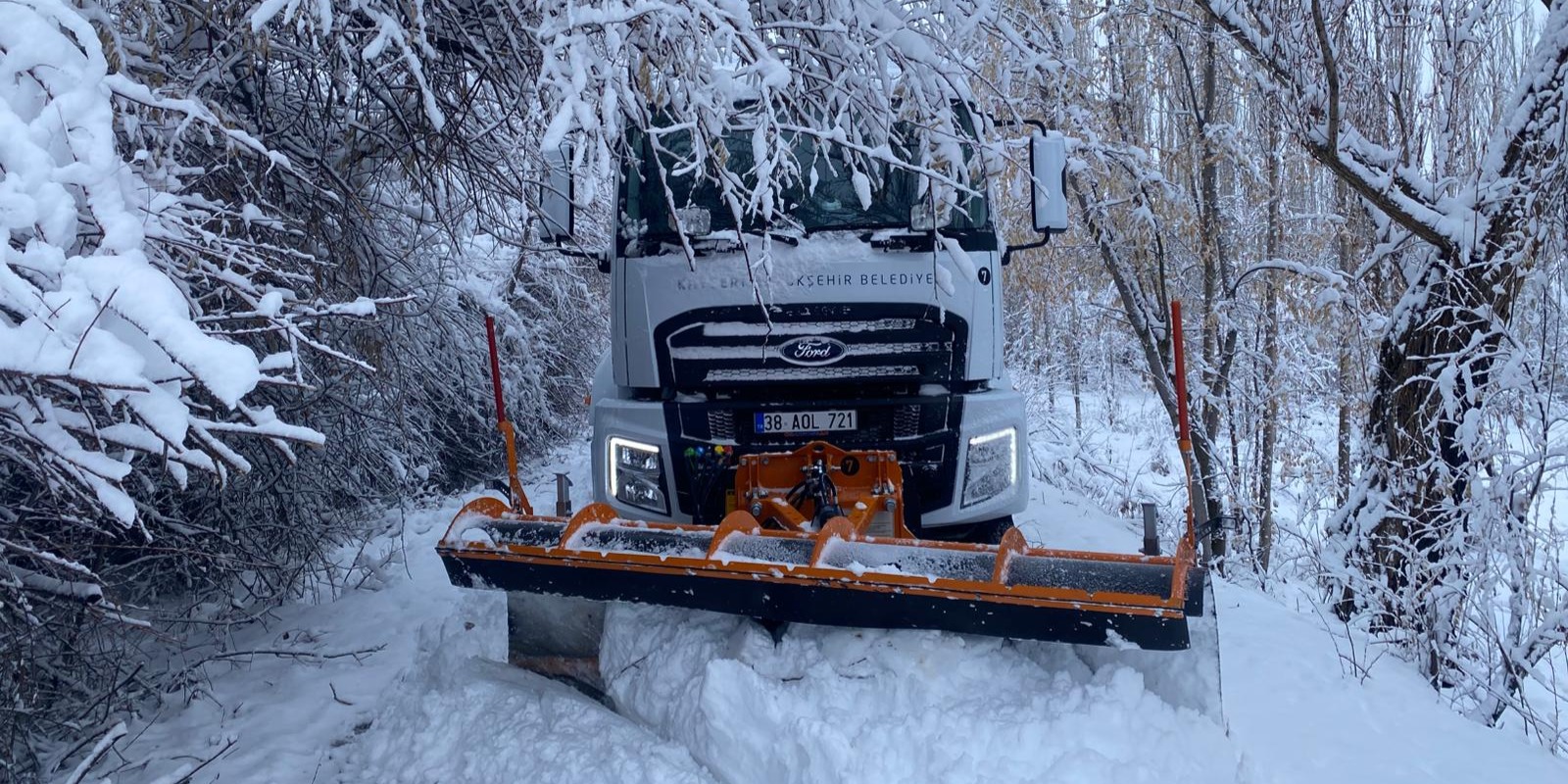 KAYSERİ BÜYÜKŞEHİR’DEN KIŞ MESAİSİ: 195 MAHALLE YOLU ULAŞIMA AÇILDI