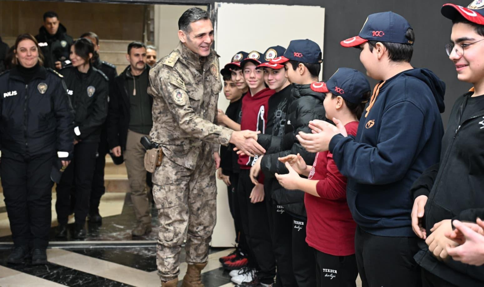 Emniyet Müdürü Aydın’dan şehit polis memurunun oğluna doğum günü sürprizi
