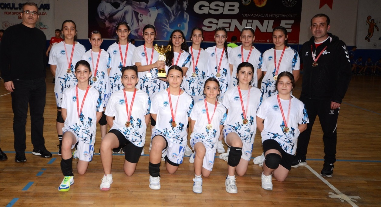 Büyükşehir spor A.Ş. Kız hentbol takımı, Kayseri İl birincisi oldu