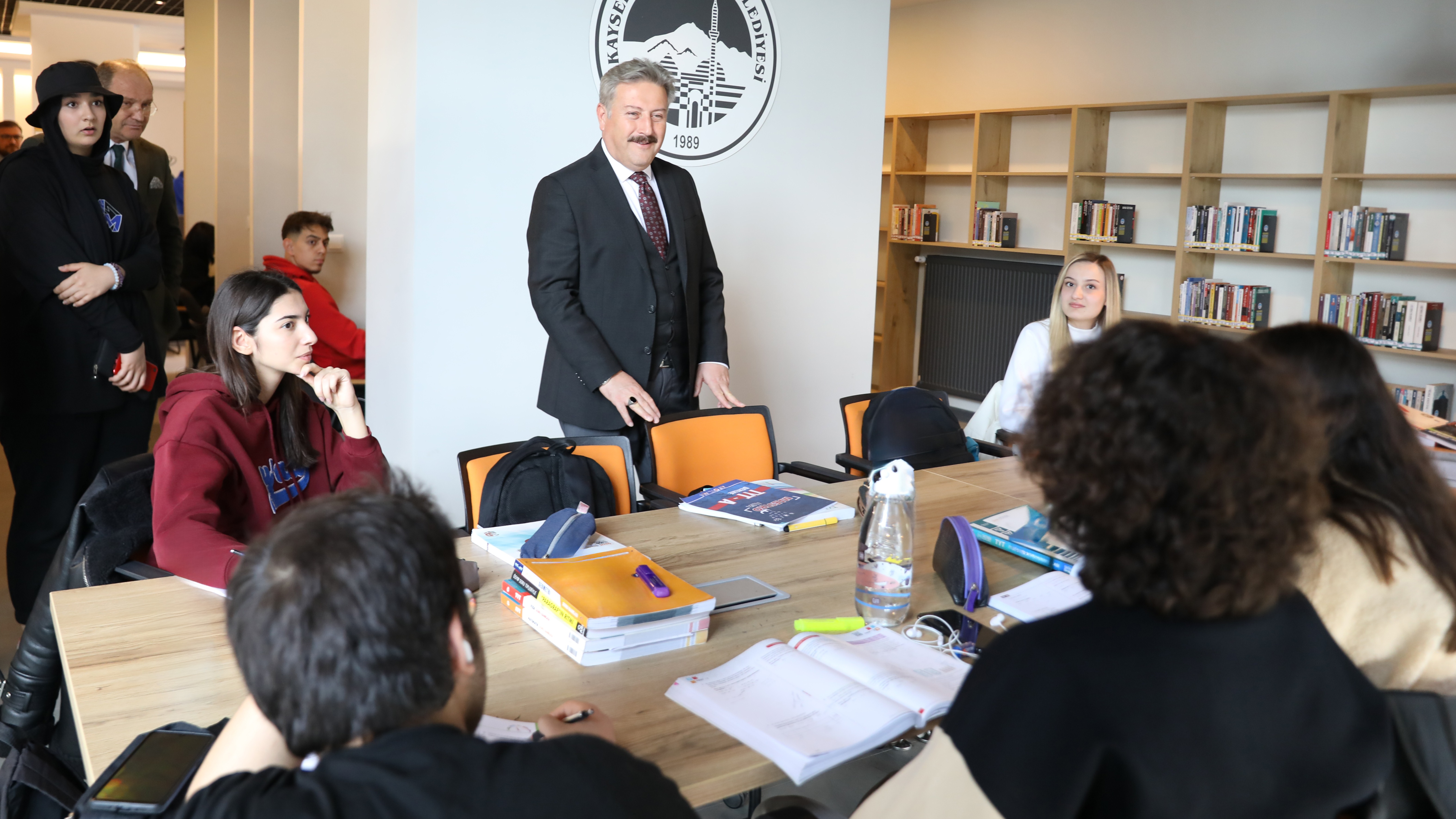 GENÇLERİN GELECEĞİ MELİKGAZİ’NİN DESTEKLERİYLE YÜKSELİYOR