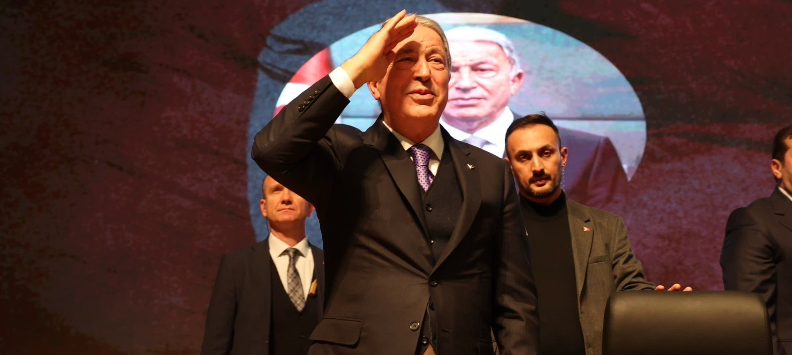 Hulusi Akar: Mehmetçik 7 gün 24 saat  hudutlarımızı savunmak için görevinin başında