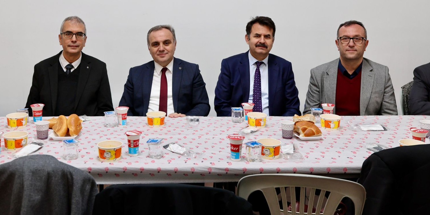 Rektör Prof. Dr. Altun, Eczacılık Fakültesi Öğrencileri ile İftar Yaptı