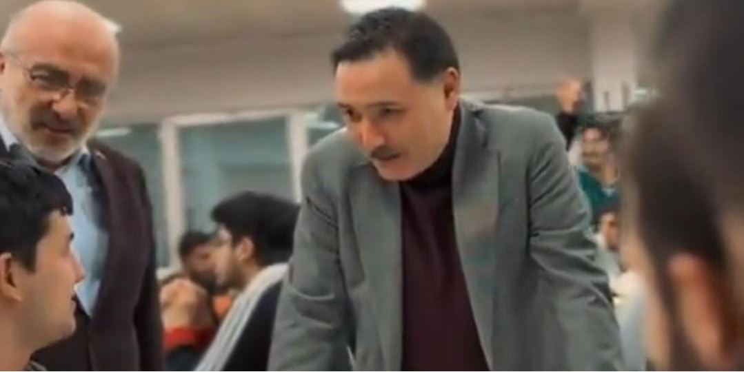 Vali Gökmen Çiçek, sahurda öğrencilerle bir araya geldi