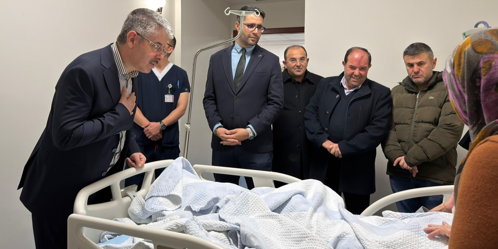 AK Parti’li Çopuroğlu’ndan hastane ziyareti