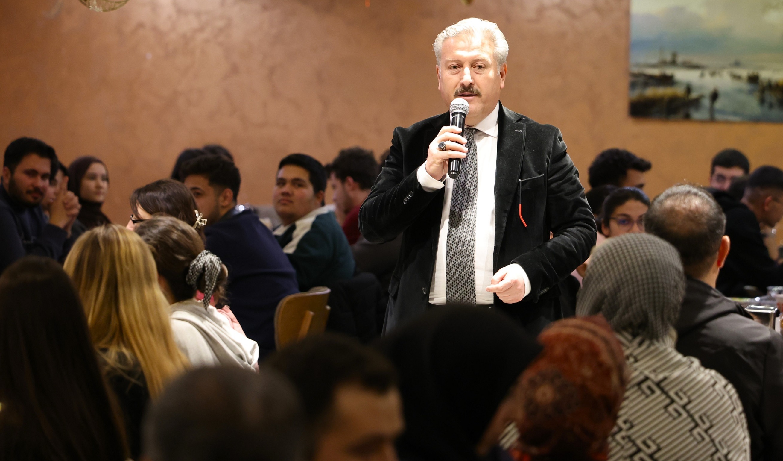 BAŞKAN PALANCIOĞLU, GENÇLERLE İFTAR SOFRASINDA BULUŞTU