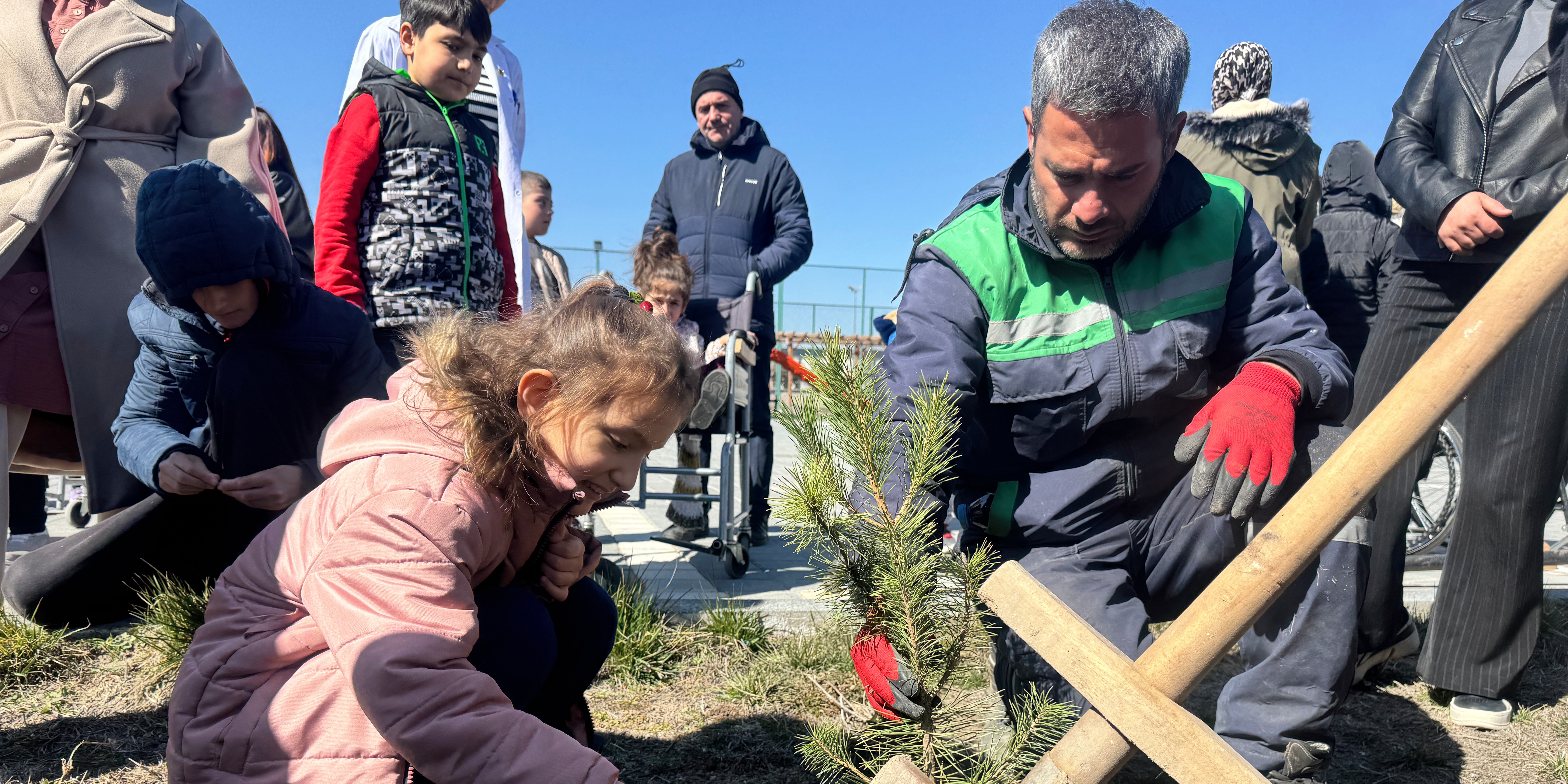 KAYSERİ BÜYÜKŞEHİR’DEN ÖZEL ÇOCUKLARLA ANLAMLI AĞAÇ DİKİM ETKİNLİĞİ