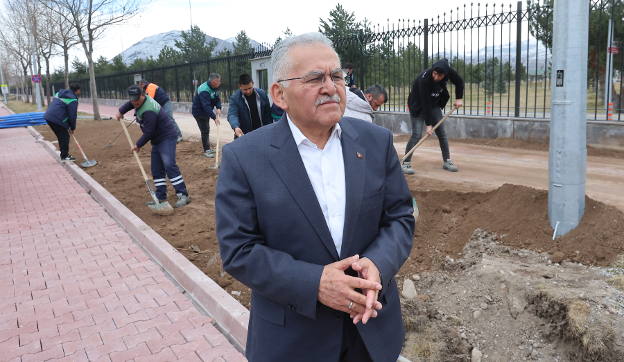 BAŞKAN BÜYÜKKILIÇ, GECE GÜNDÜZ SAHADA: TALAS BULVARI 5 ŞERİTLİ YENİ HALİYLE HİZMETE AÇILDI