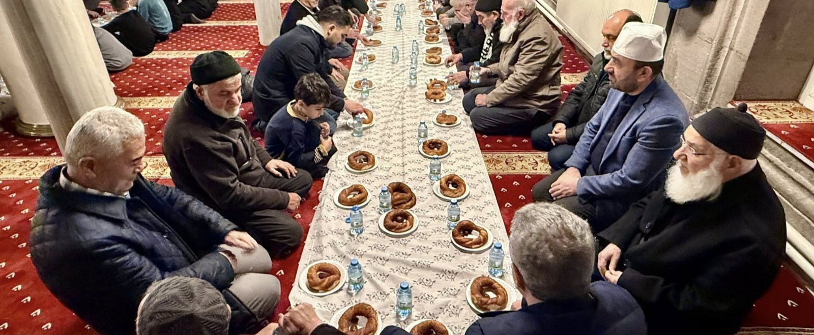 Kayseri’de geleneksel ümmet iftarı Bürüngüz Camii’nde verildi