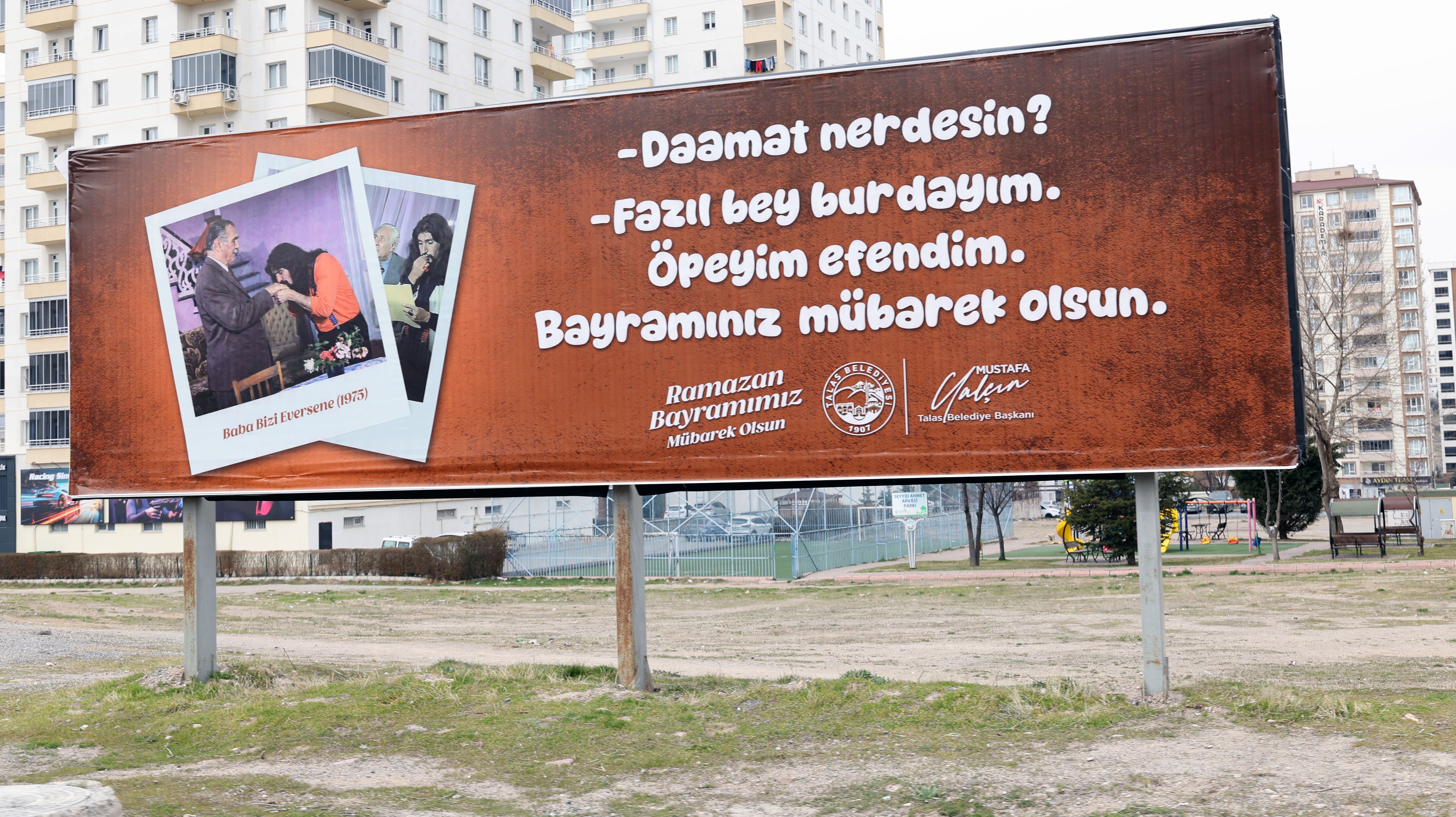 TALAS BELEDİYESİNDEN GÜLÜMSETEN BAYRAM BİLBOARDLARI