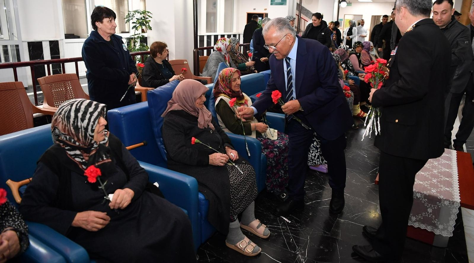 BAŞKAN BÜYÜKKILIÇ, ‘BAYRAMLAŞMA’ PROGRAMLARINDA KONUŞTU: “KENETLENME ZAMANI”