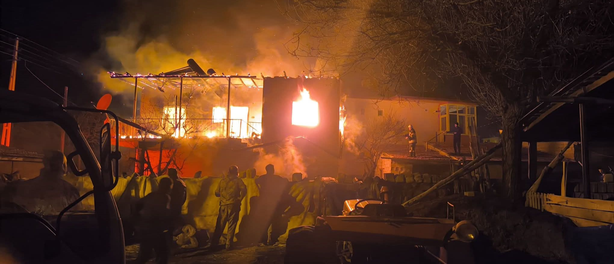 Kayseri'de müstakil evde yangın: 1 ölü, 2 yaralı