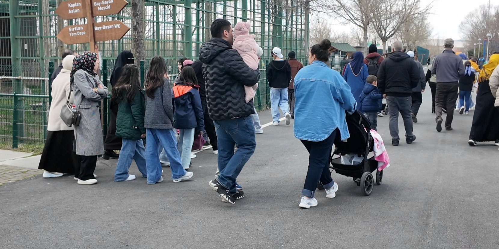 BÜYÜKŞEHİR’İN HAYVANAT BAHÇESİ BAYRAMDA DOLDU TAŞTI