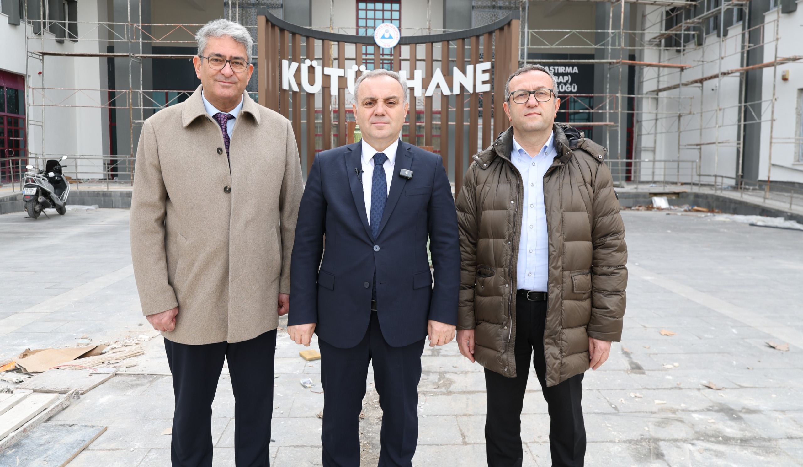 Rektör Prof. Dr. Altun, Yenileme Çalışması Devam Eden Kütüphane Binasını İnceledi