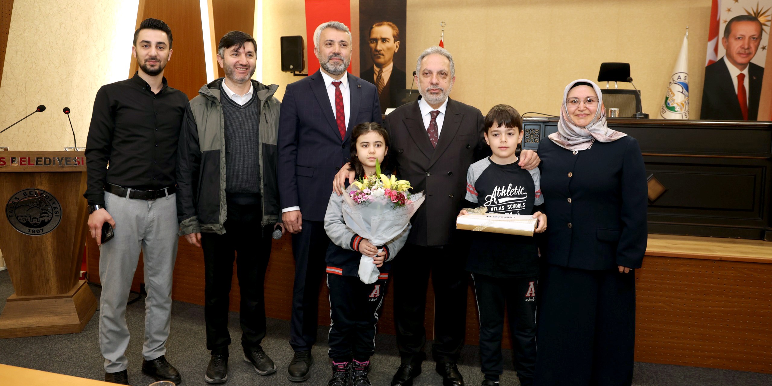 BAŞKAN YALÇIN'DAN MİNİKLERE YEREL YÖNETİM DERSİ