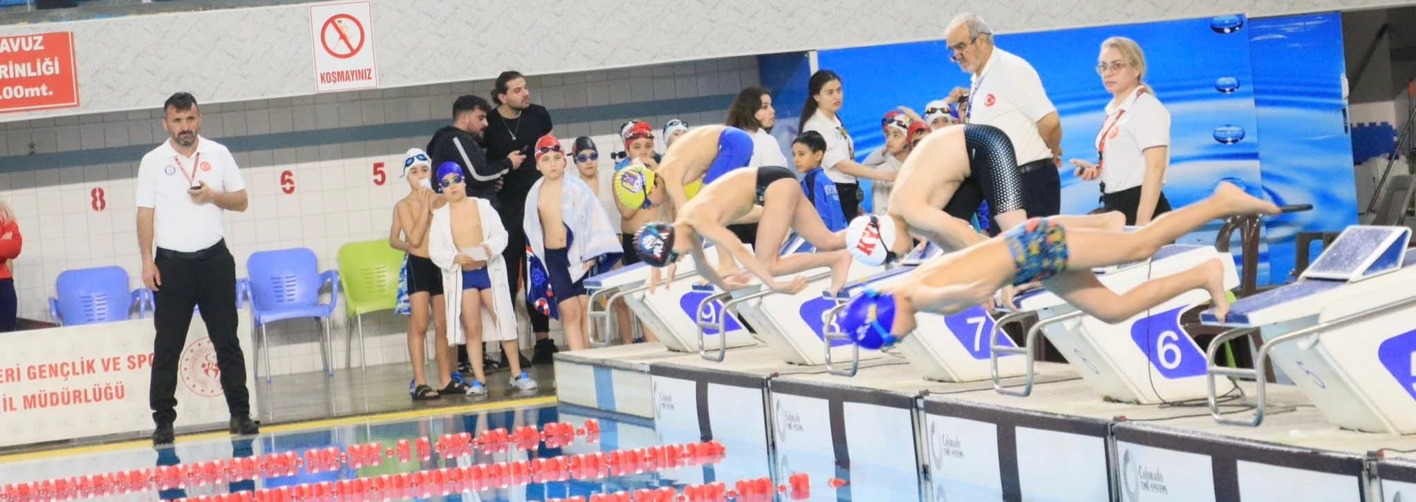 Kayseri'de kulaçlar şampiyonluk için atıldı