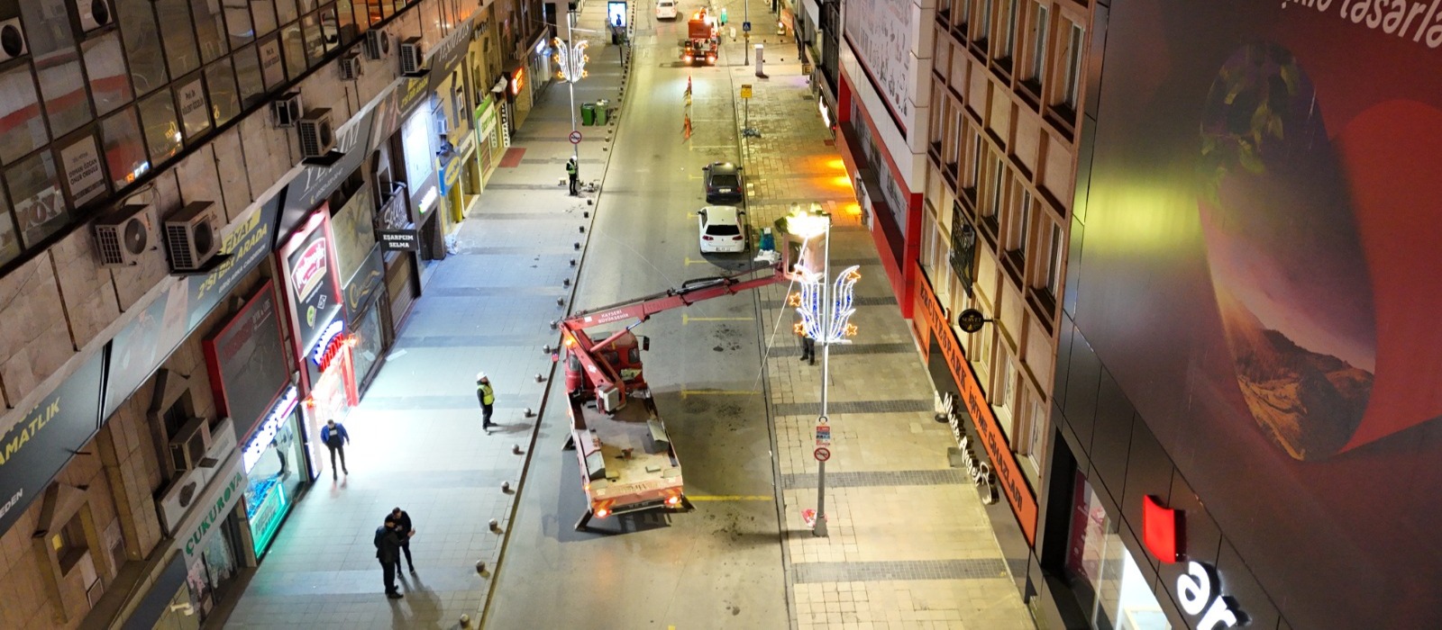 BÜYÜKŞEHİR, KENT MERKEZİNİ AYDINLATACAK LED DÖNÜŞÜM ÇALIŞMALARINA BAŞLADI