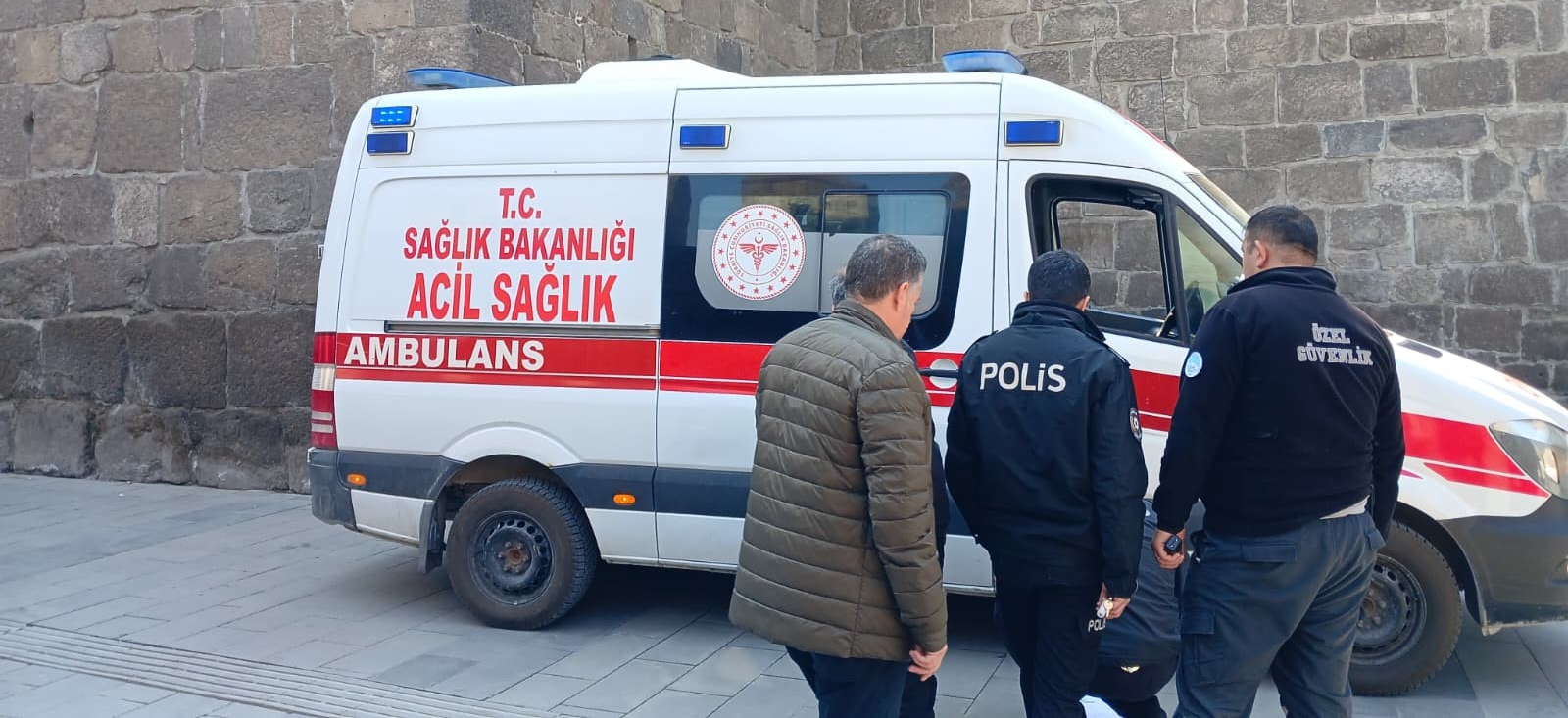 Kayseri Kalesi surlarında intihar girişimi