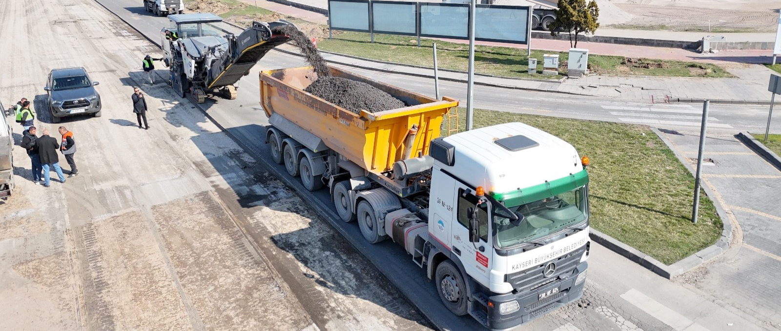 BÜYÜKŞEHİR’DEN KARTAL KAVŞAĞI’NIN DÖRT BİR KÖŞESİNDE HUMMALI ÇALIŞMA