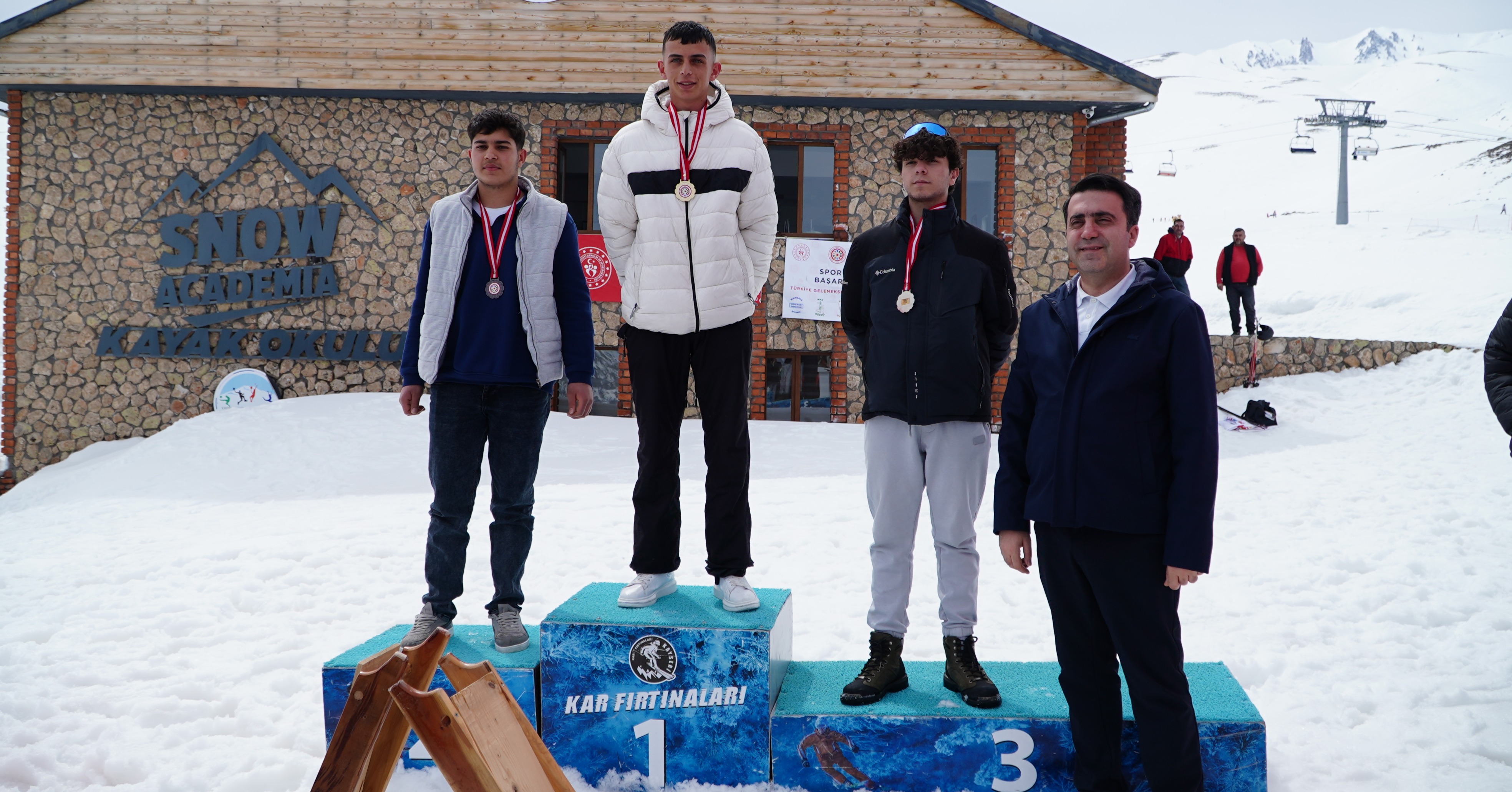 ERCİYES, GELENEKSEL KIZAK TÜRKİYE ŞAMPİYONASI’NA EV SAHİPLİĞİ YAPTI