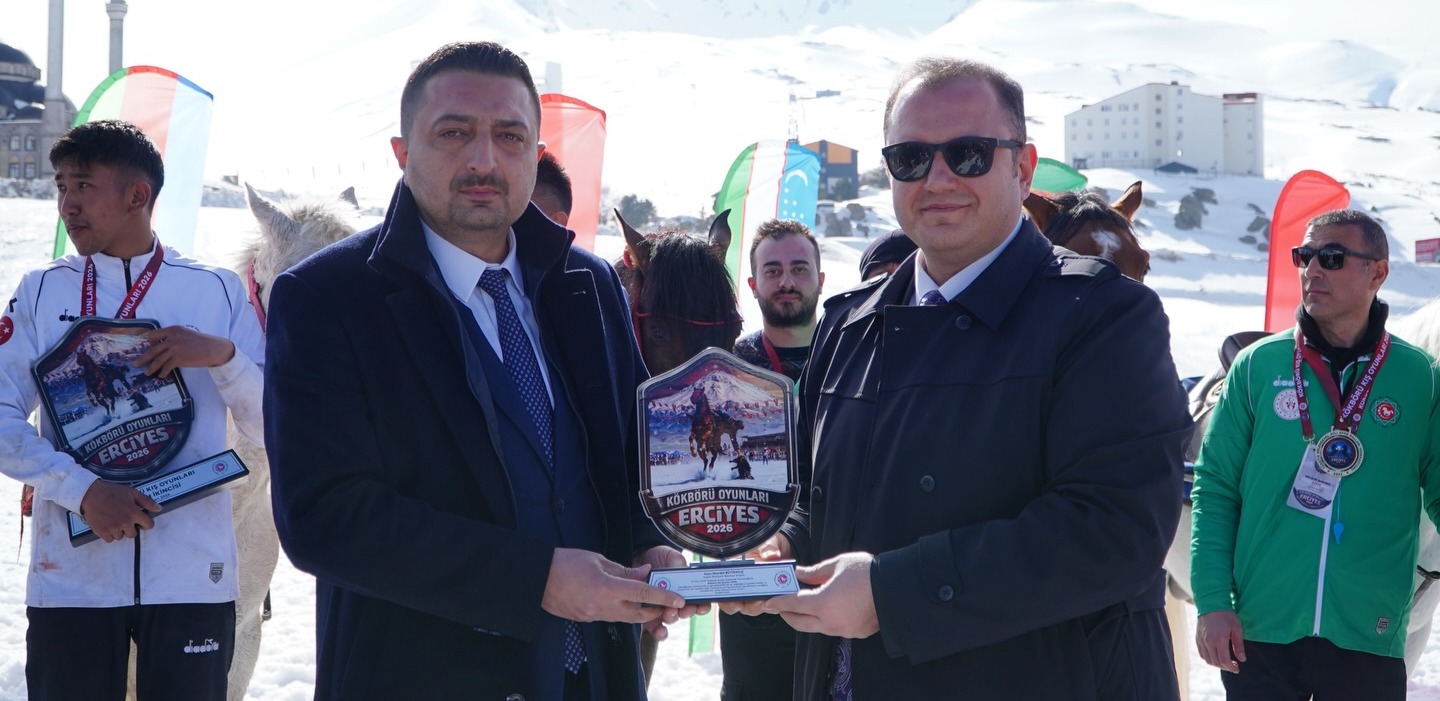 BÜYÜKŞEHİR İLE ERCİYES’TE GELENEKSEL SPOR RÜZGÂRI: KÖKBÖRÜ VE KIZAK ŞAMPİYONASI 5 BİN KİŞİYİ BULUŞTURDU