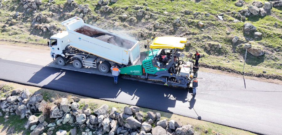 HÜRMETÇİ’DE “BÜYÜKŞEHİR” DOKUNUŞU: SICAK ASFALT, ÇEVRE TEMİZLİĞİ VE YEŞİL ALAN ATAĞI