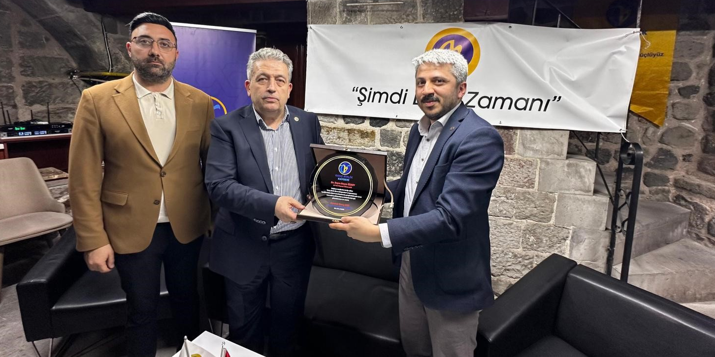 Genç Birlik Kayseri Şubesi “Tecrübeden Liderliğe” Söyleşisi Yoğun İlgi Gördü