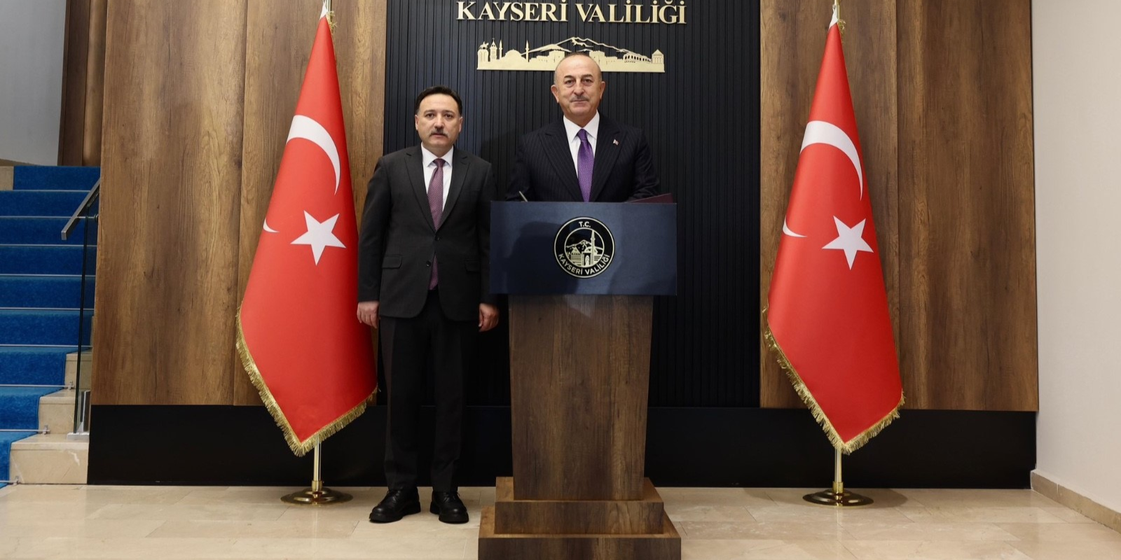 Dışişleri eski Bakanı Çavuşoğlu’ndan Vali Çiçek’e ziyaret