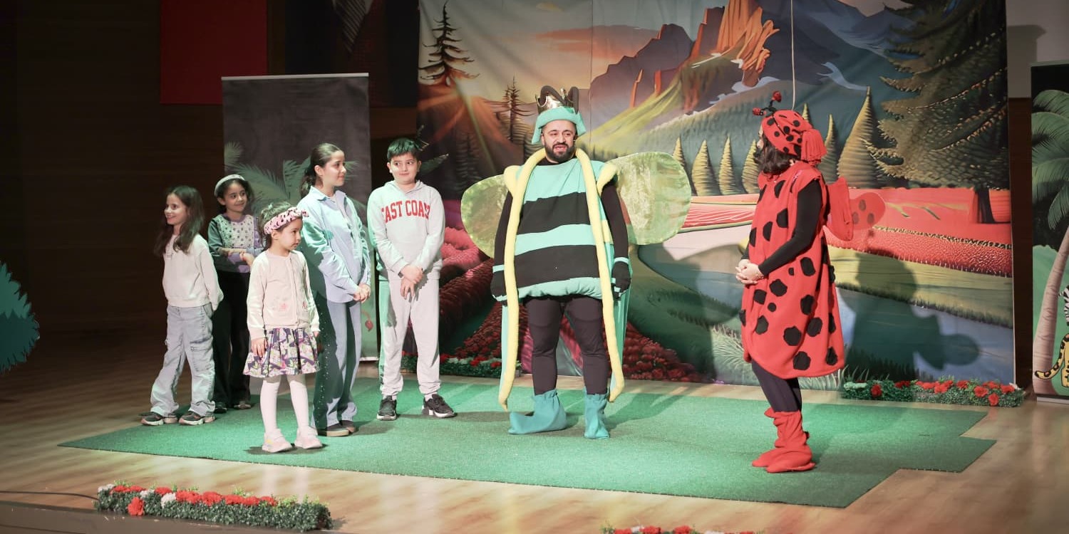 'ORMANLAR KRALI AĞUSTOS BÖCEĞİ' OYUNU MELİKGAZİ’DE ÇOCUKLARLA BULUŞTU