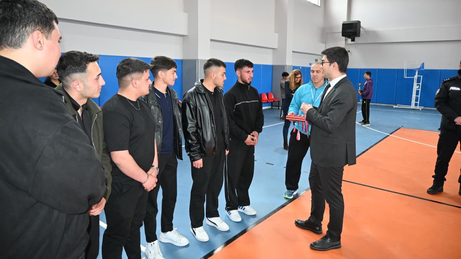 Sarıoğlan’da Gençler Futsal Turnuvası sona erdi