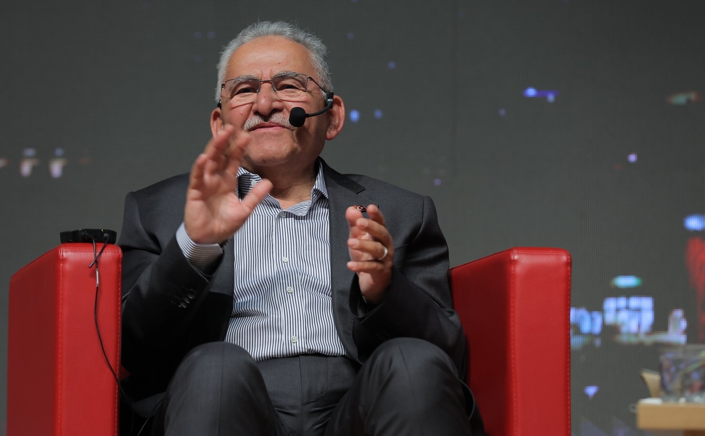 BAŞKAN BÜYÜKKILIÇ, KAYSERİ ÜNİVERSİTESİ’NDE GENÇLERLE BULUŞTU: “BU BELEDİYE SİZİN”