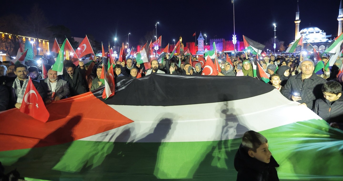 BAŞKAN BÜYÜKKILIÇ, FİLİSTİN YÜRÜYÜŞÜNDE KAYSERİLİLERLE OMUZ OMUZA