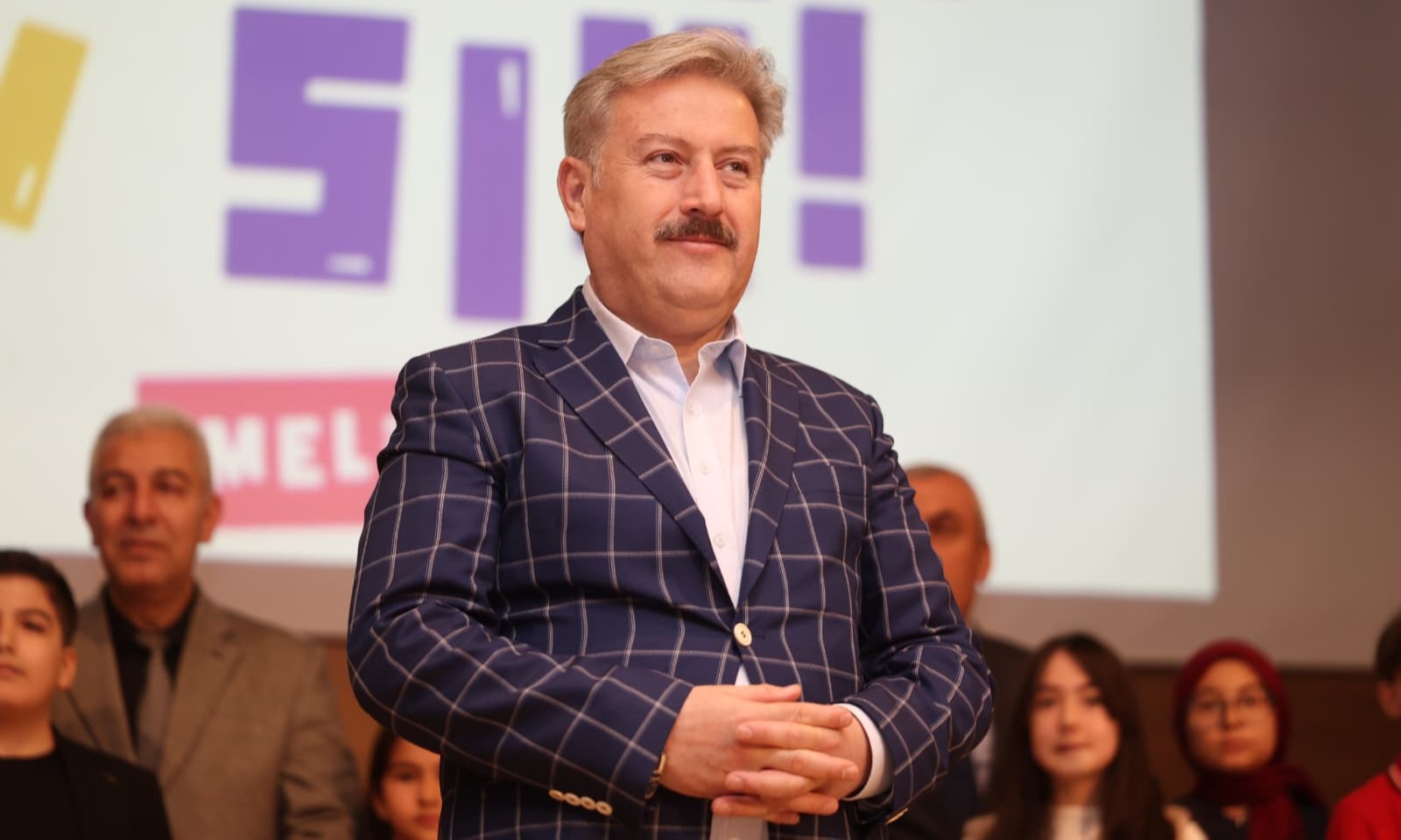 “SEN YAPARSIN MELİKGAZİ”DE BAŞARILI OLAN KÜÇÜK MÜZİSYENLER ÖDÜLLERİNİ ALDI