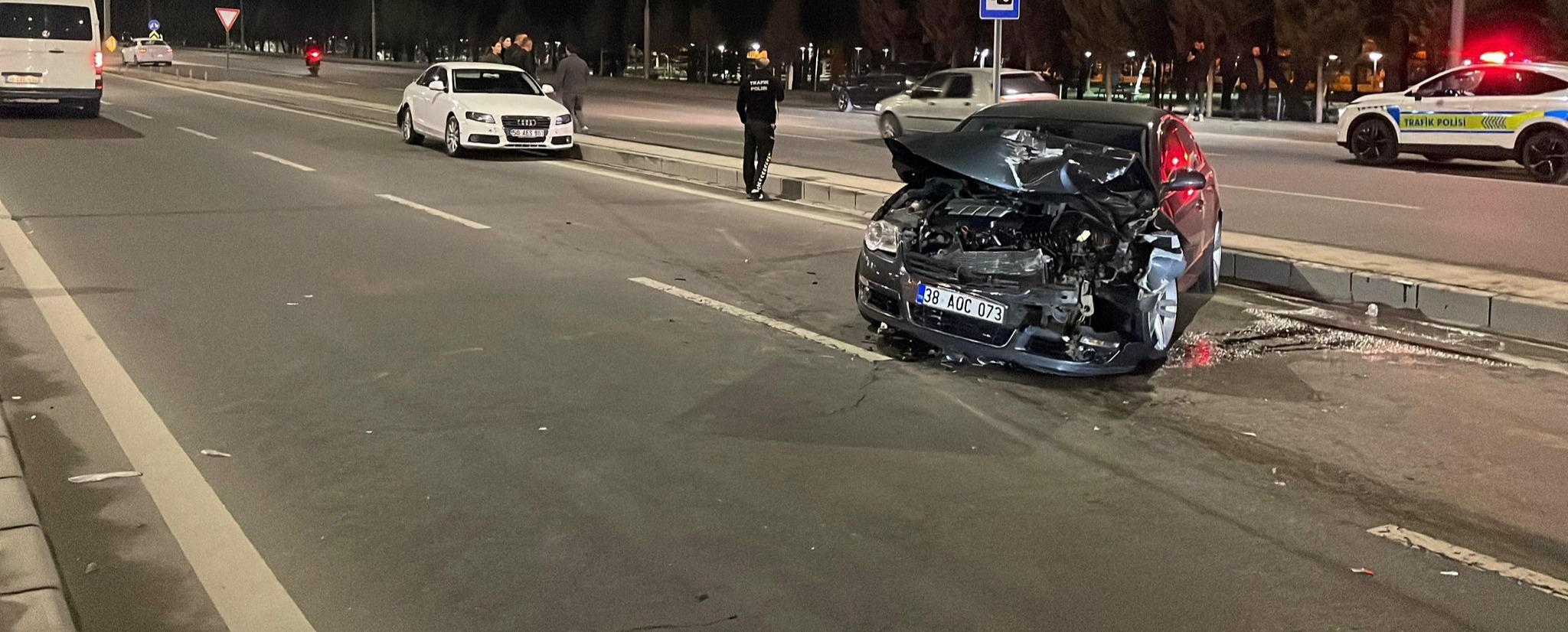 İki otomobil çarpıştı: 1 yaralı