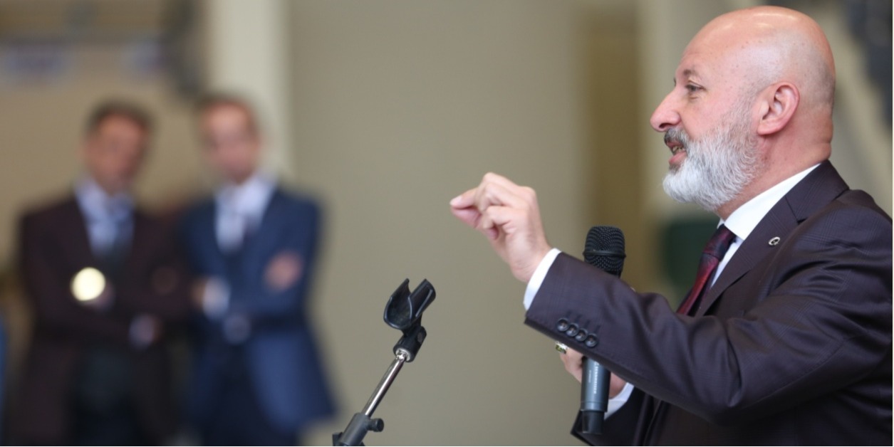 İŞÇİ DOSTU BAŞKANDAN 1 MAYIS EMEK VE DAYANIŞMA GÜNÜ MESAJI