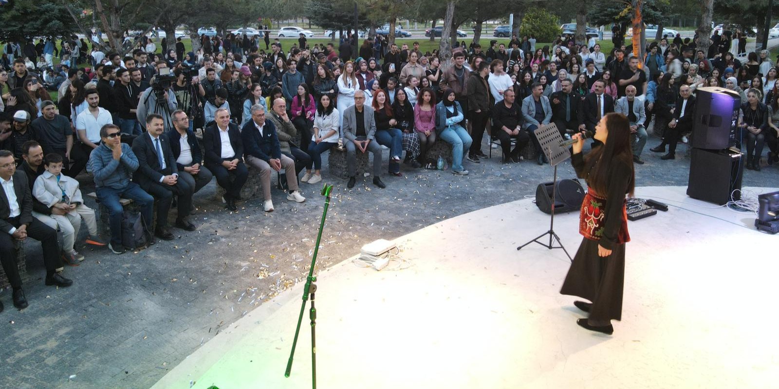 “ERÜ Sahne” Konserle Açıldı