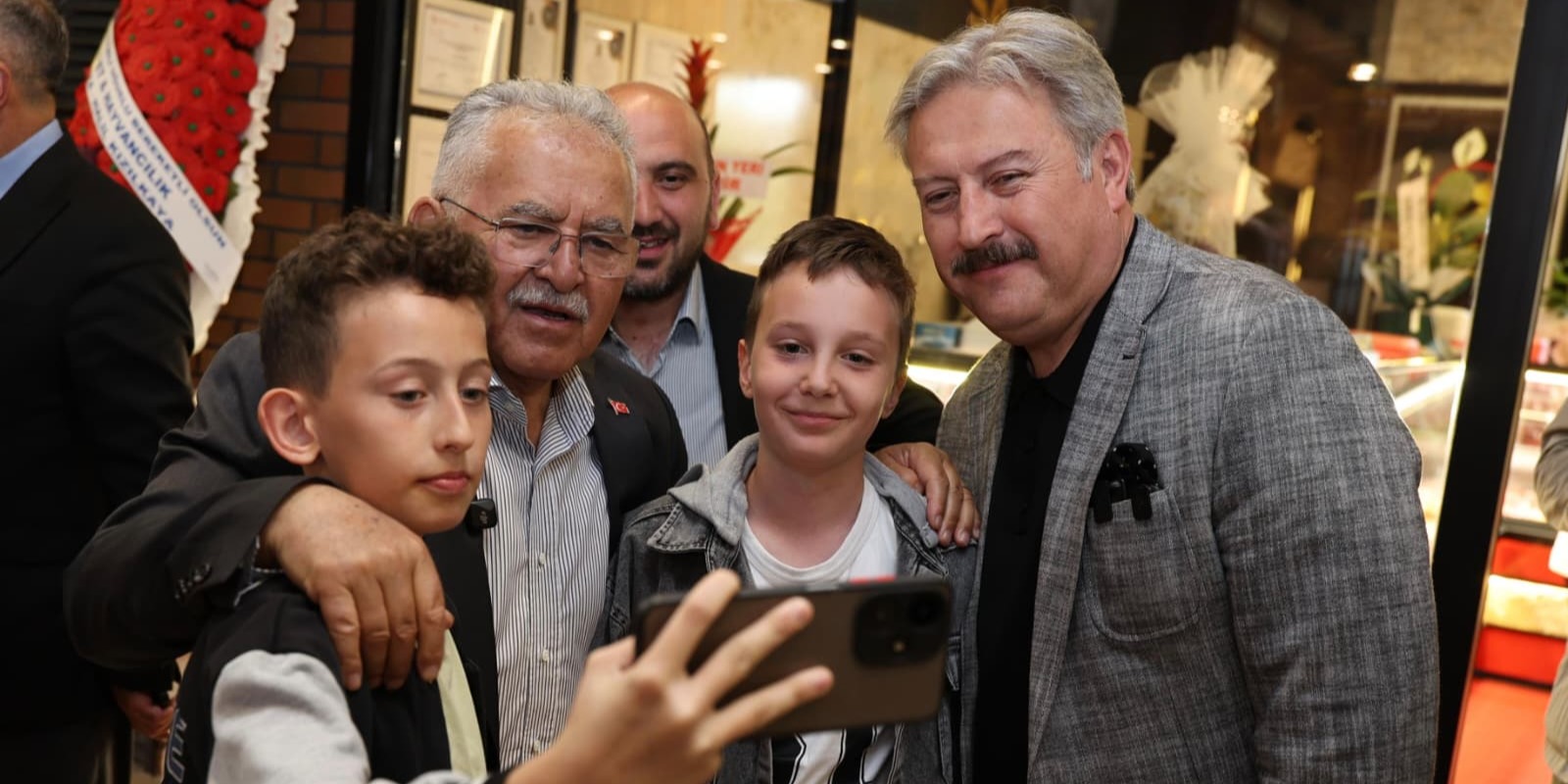 KAYSERİ BÜYÜKŞEHİR BELEDİYE BAŞKANI DR. MEMDUH BÜYÜKKILIÇ’TAN ÇARŞI MELİKGAZİ’YE ZİYARET