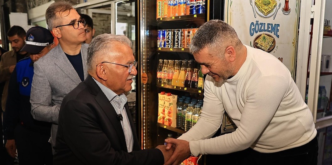 BAŞKAN BÜYÜKKILIÇ’TAN ÇARŞI ZİYARETİ: ESNAF VE VATANDAŞLA SAMİMİ BULUŞMA